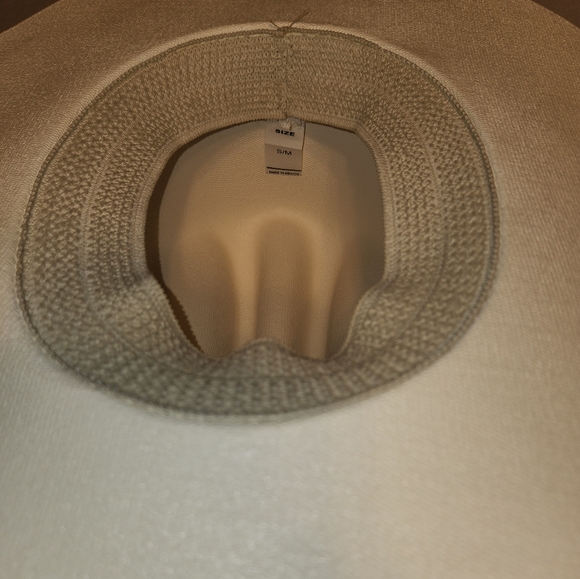 Womens White Hat - Picture 3 of 6